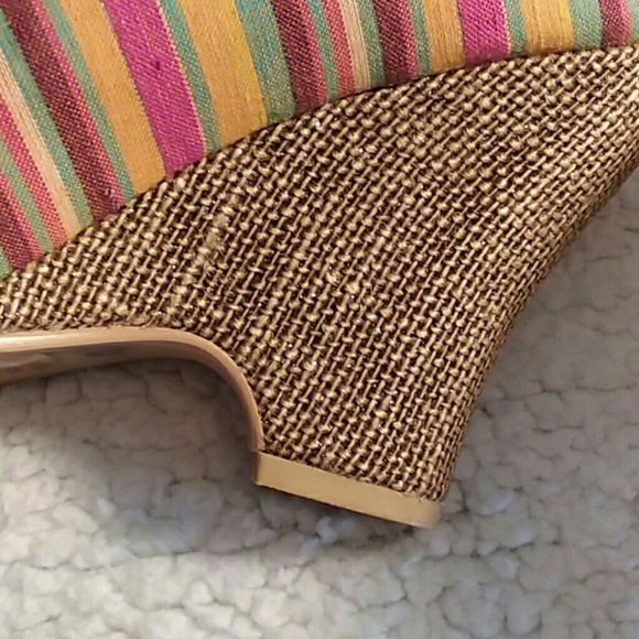 Restricted peep toe wedges - Picture 4 of 4